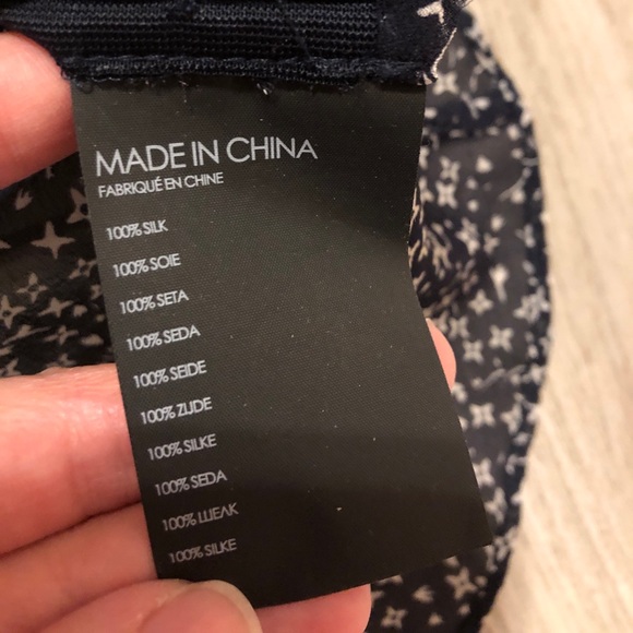 Club Monaco silk blouse floral print buttons S - Picture 4 of 8